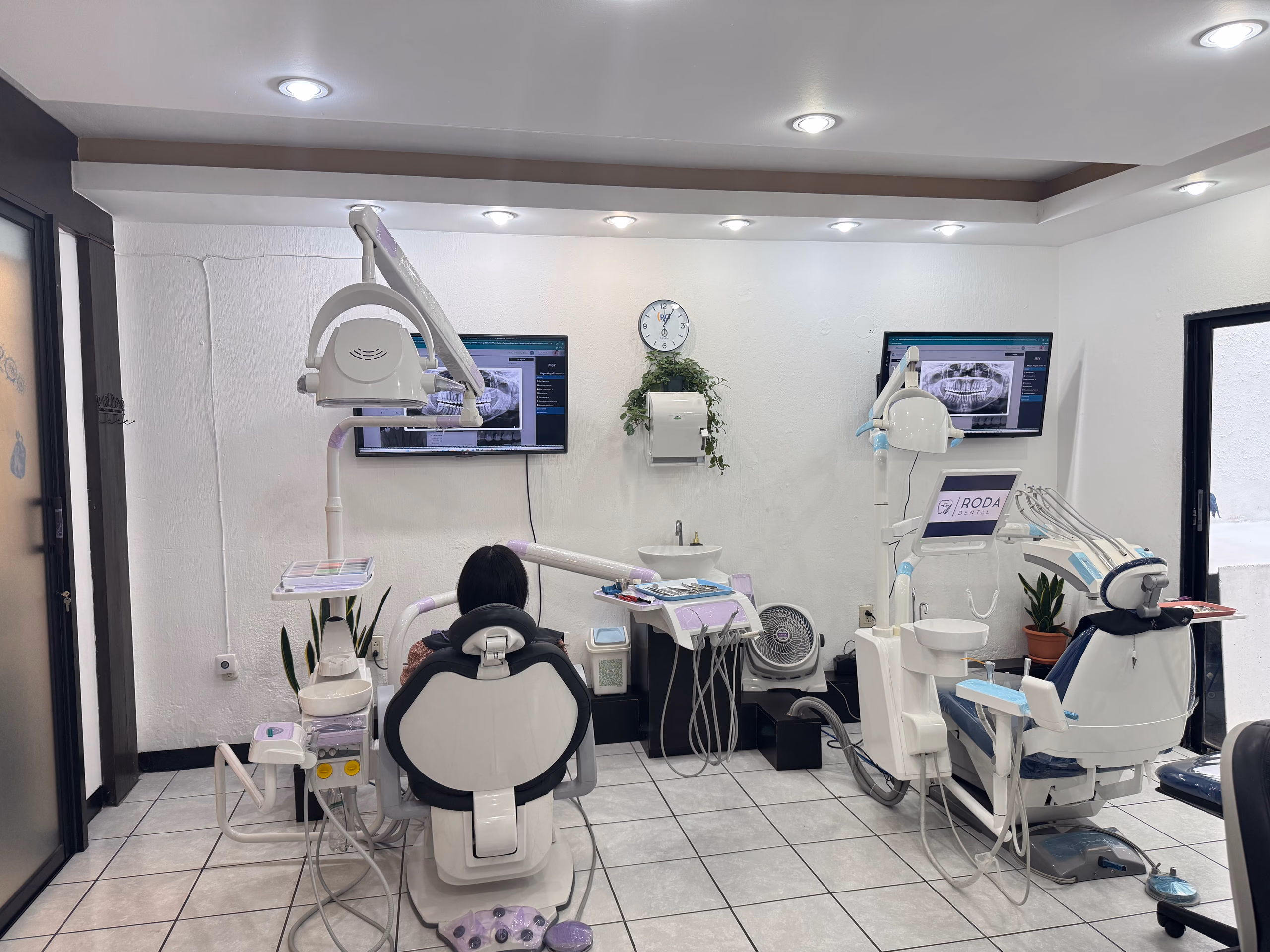 Clínica RoDa Dental interior vista paciente